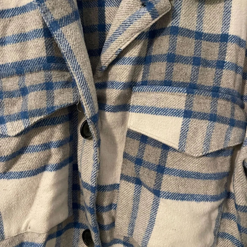 Shacket - Picture 2 of 2